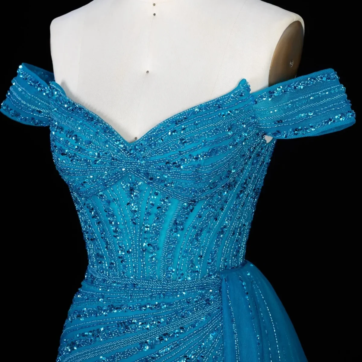 Luxury Off-the-Shoulder Evening Dress with Asymmetrical Tulle Skirt and Boned Bodice