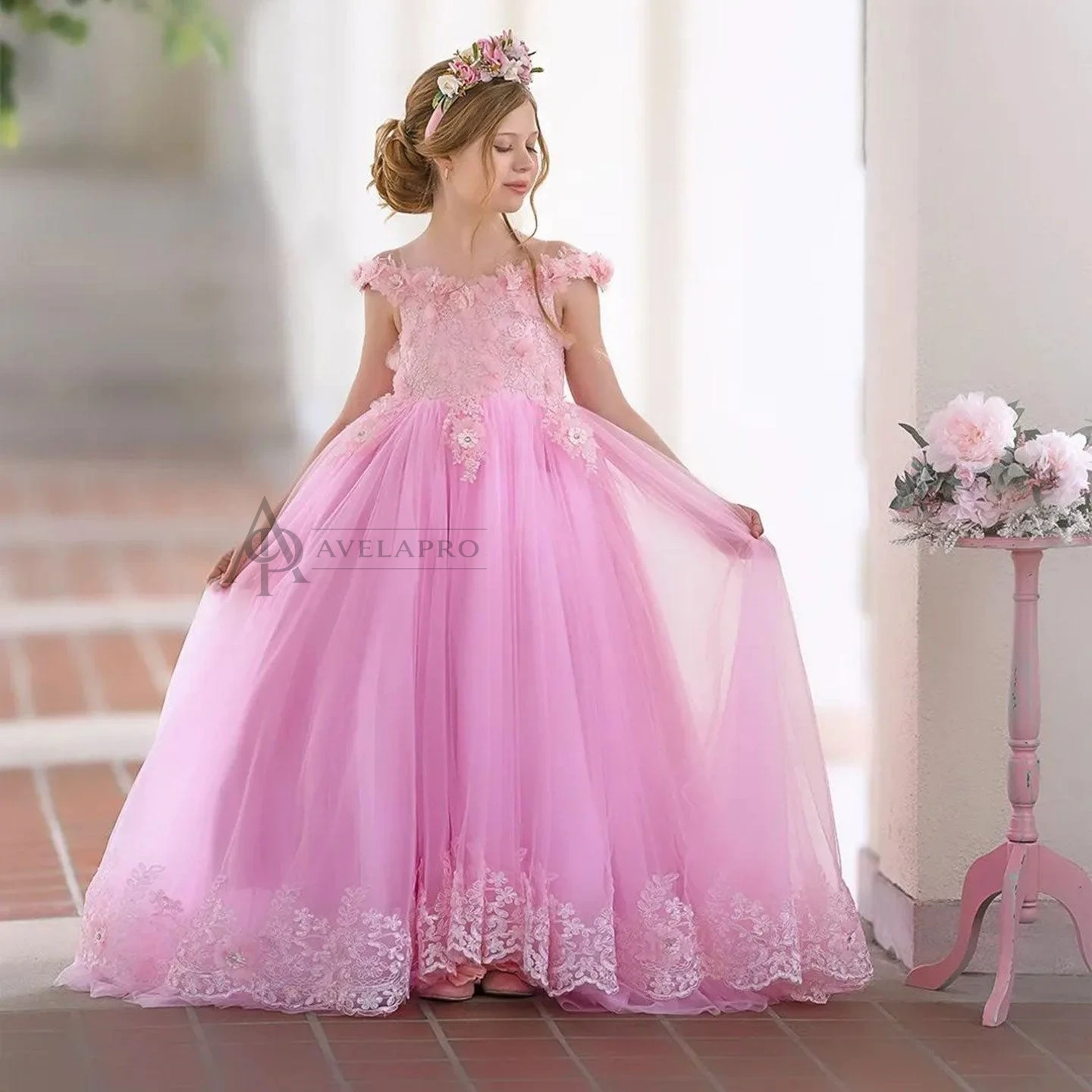 Luxury Pink Tulle Lace Girl Dress Sweep Train Ball Gown