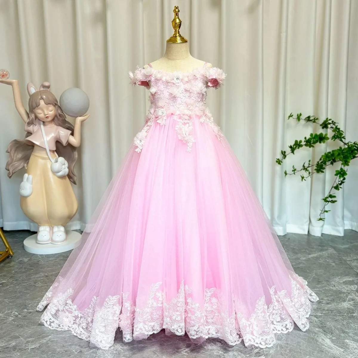 Luxury Pink Tulle Lace Girl Dress Sweep Train Ball Gown