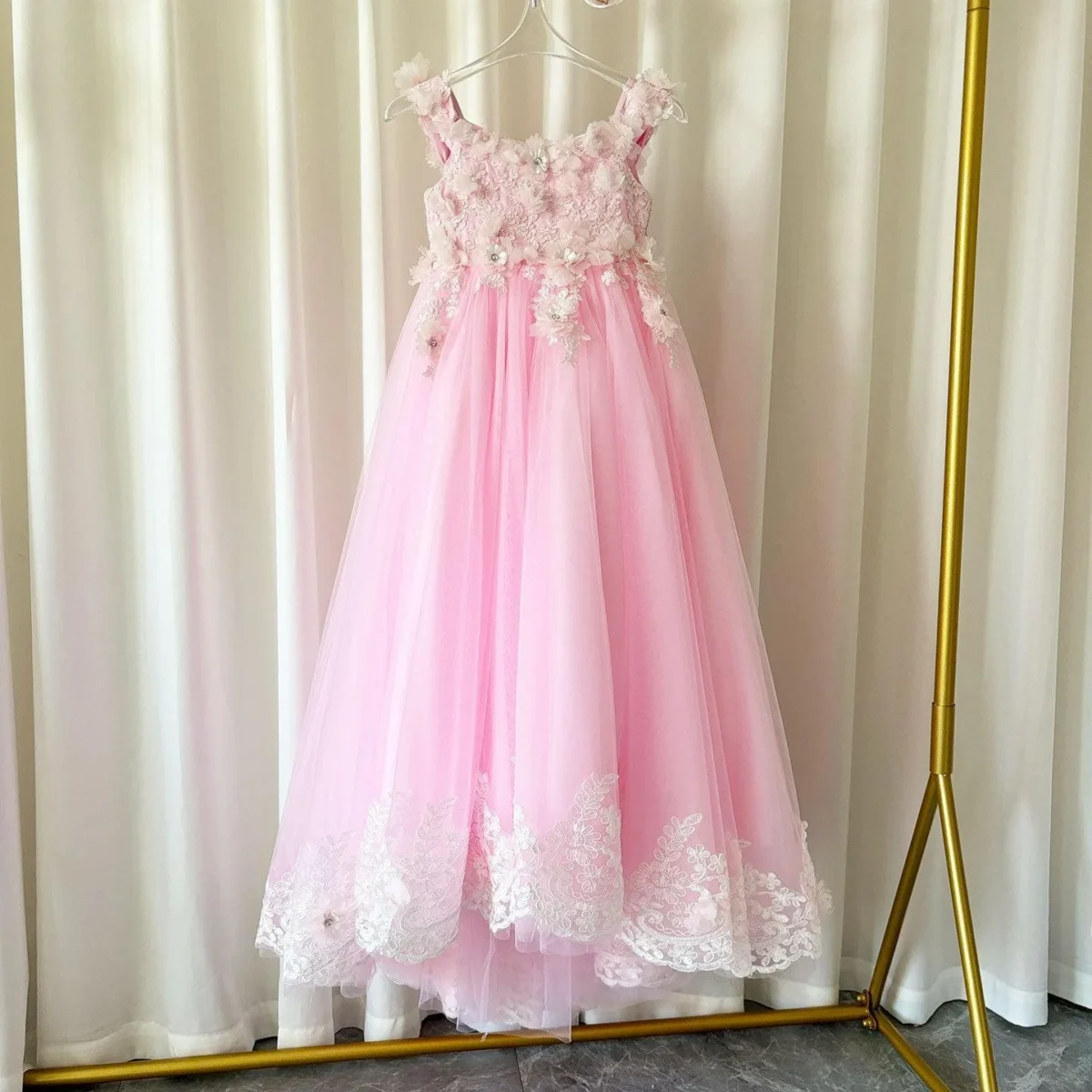 Luxury Pink Tulle Lace Girl Dress Sweep Train Ball Gown