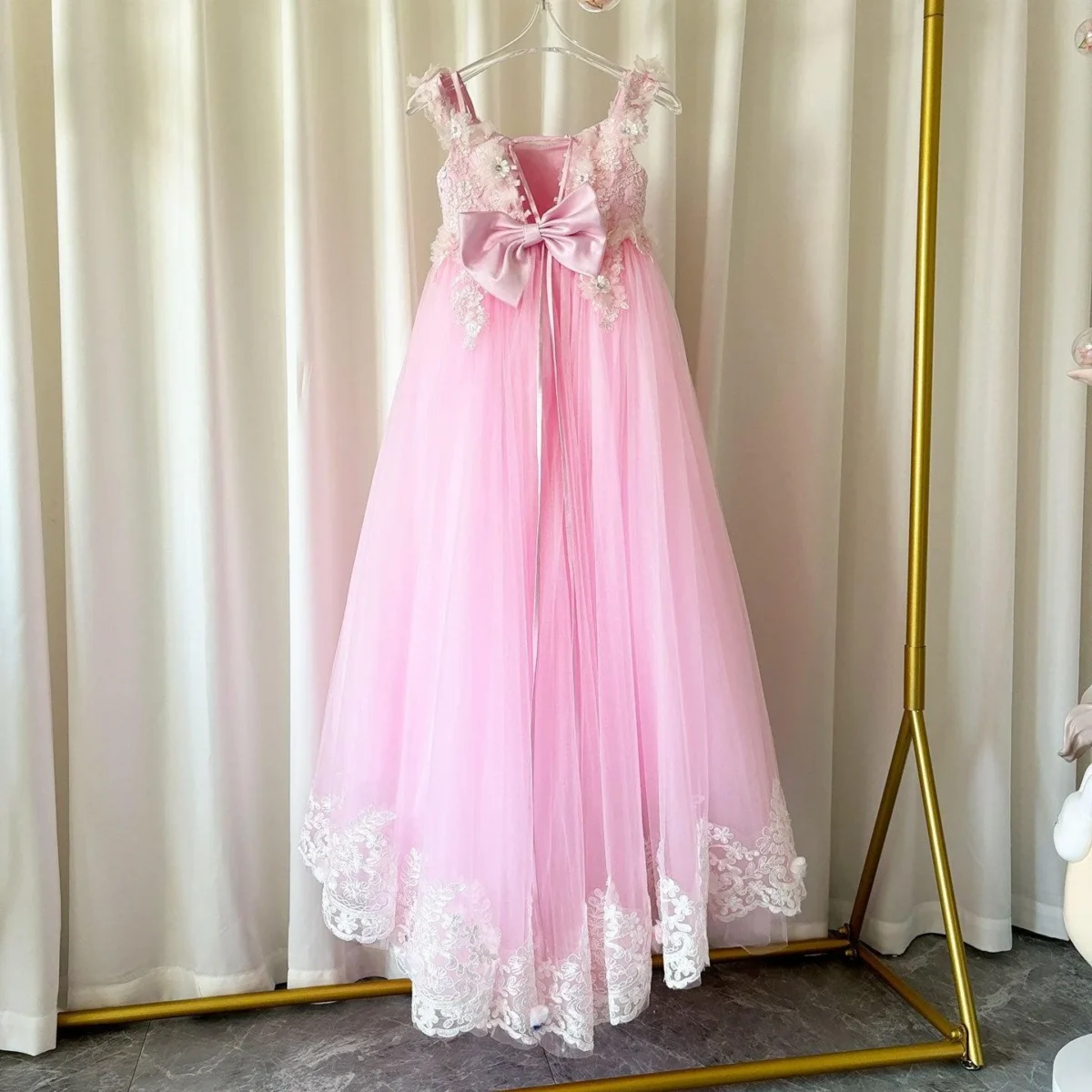 Luxury Pink Tulle Lace Girl Dress Sweep Train Ball Gown