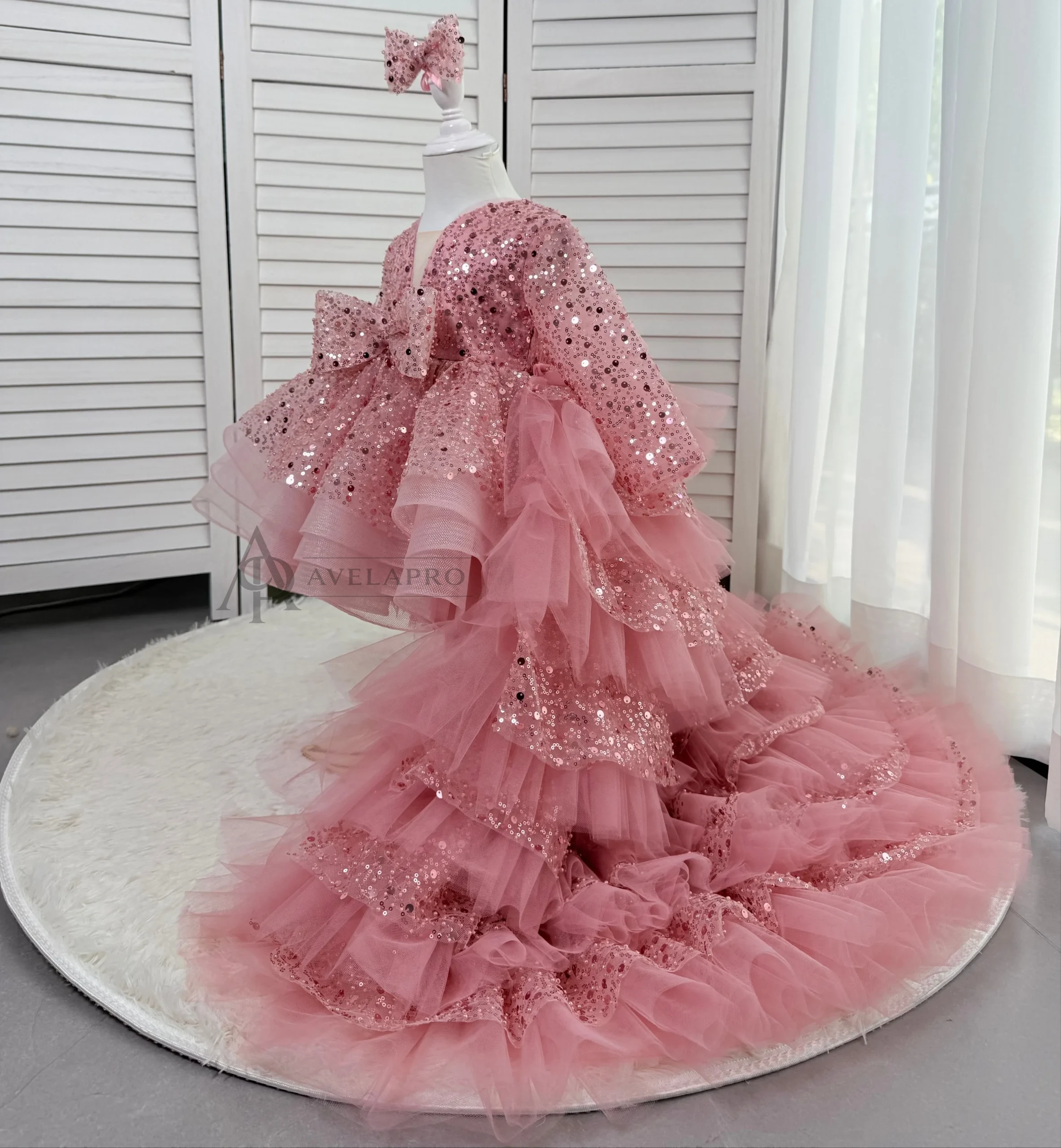 Wedding flower girl elegant evening dress sequined long sleeve party tail girl princess dress