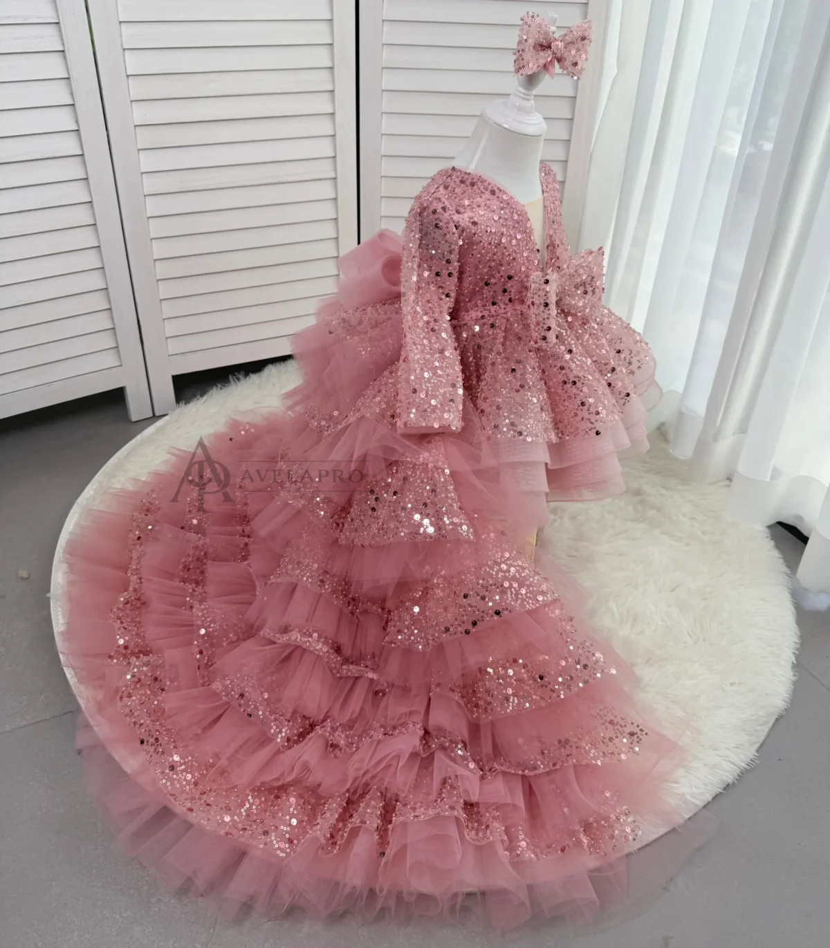 Wedding flower girl elegant evening dress sequined long sleeve party tail girl princess dress