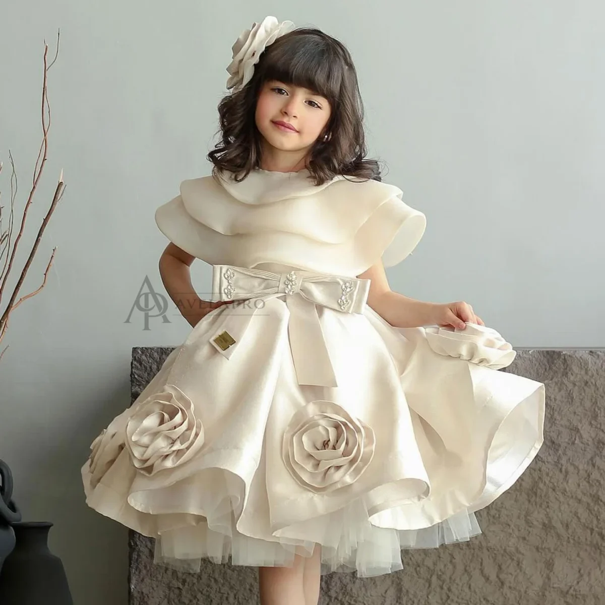 Elegant Beige Girl Dresses Handmade Flowers with Headgear