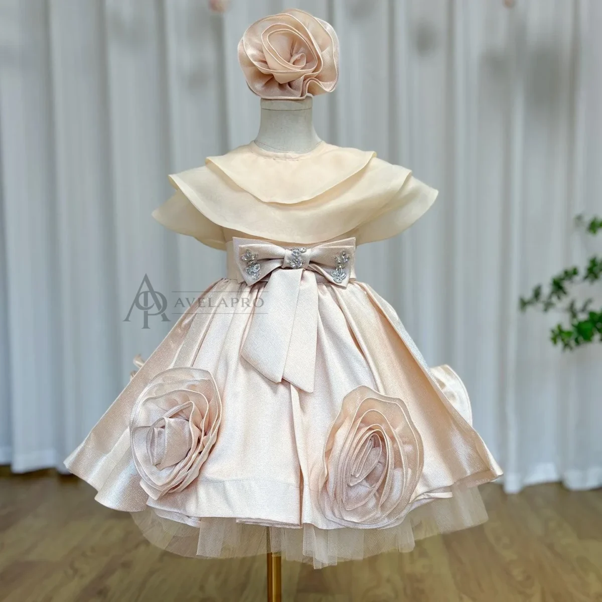Elegant Beige Girl Dresses Handmade Flowers with Headgear