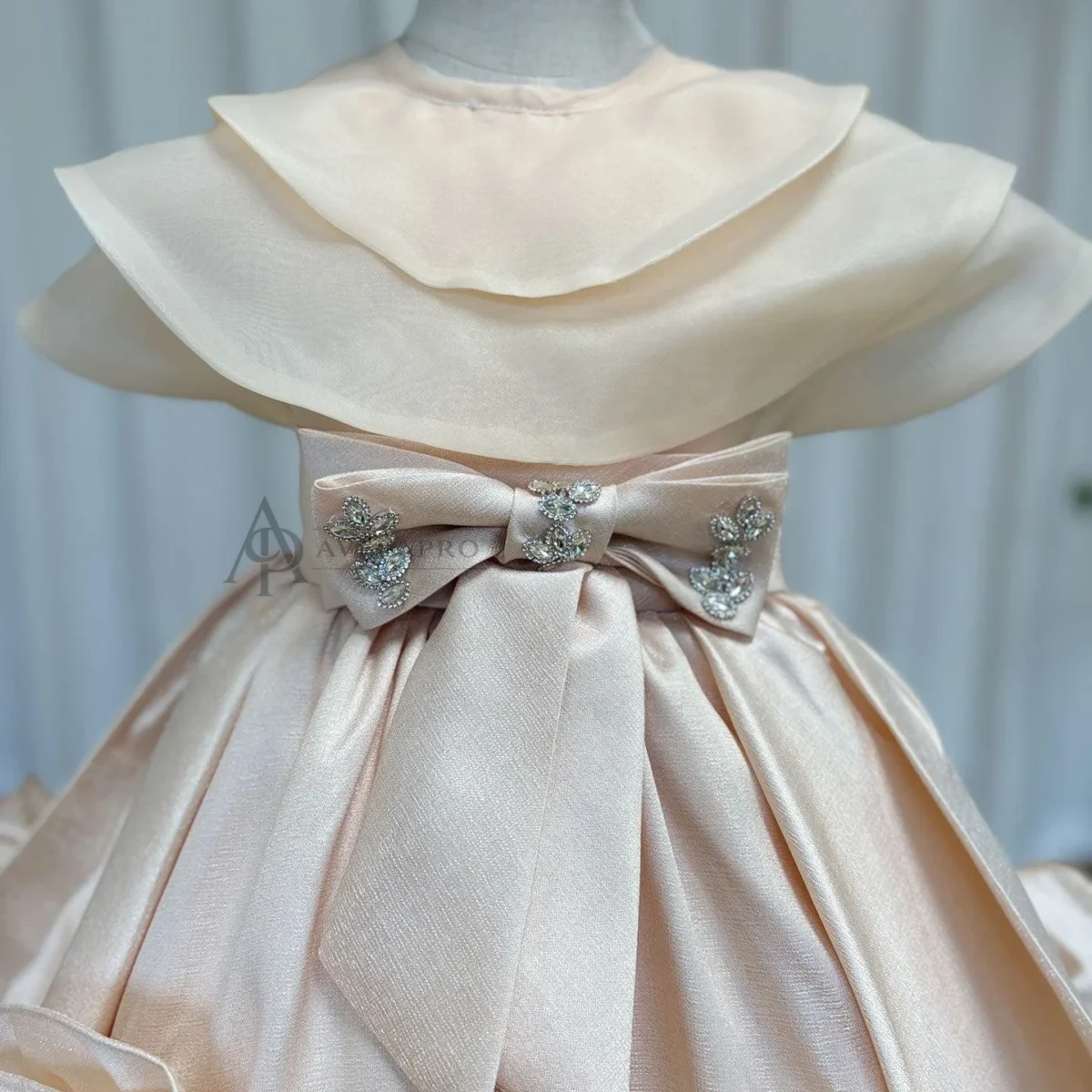 Elegant Beige Girl Dresses Handmade Flowers with Headgear