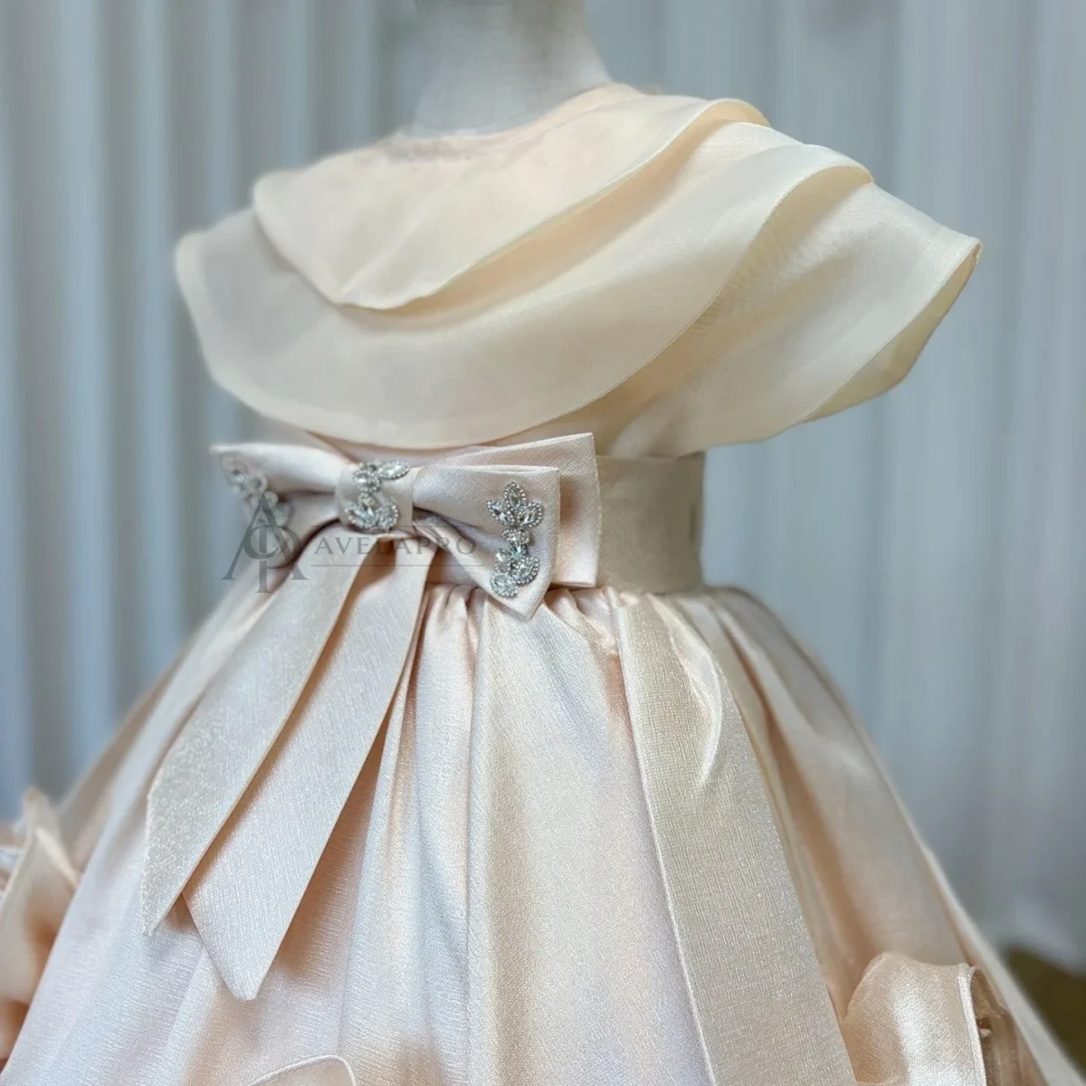 Elegant Beige Girl Dresses Handmade Flowers with Headgear
