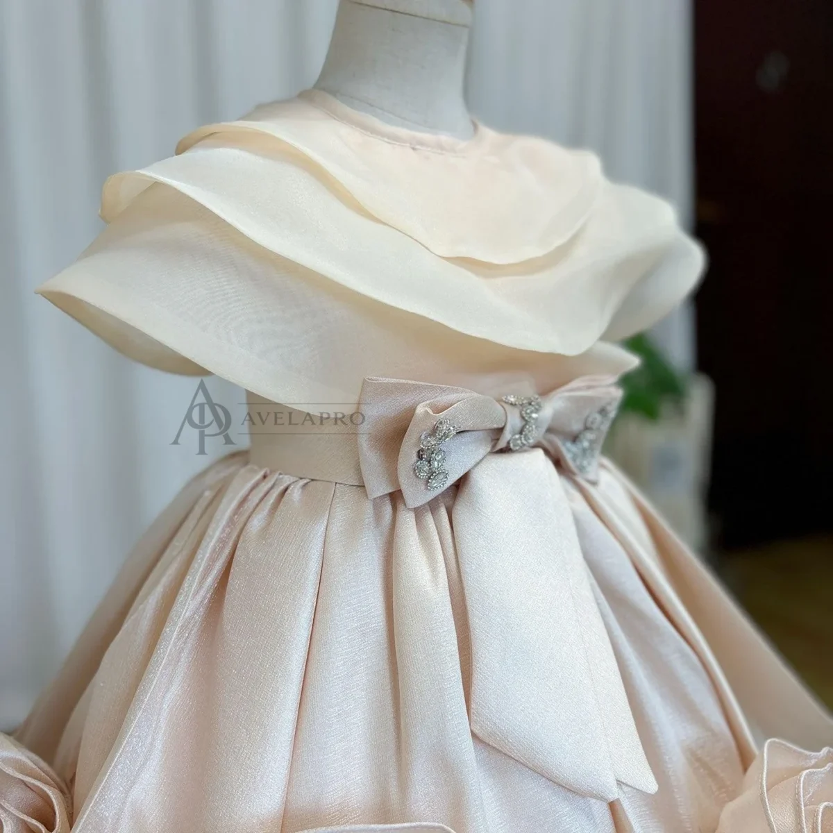 Elegant Beige Girl Dresses Handmade Flowers with Headgear