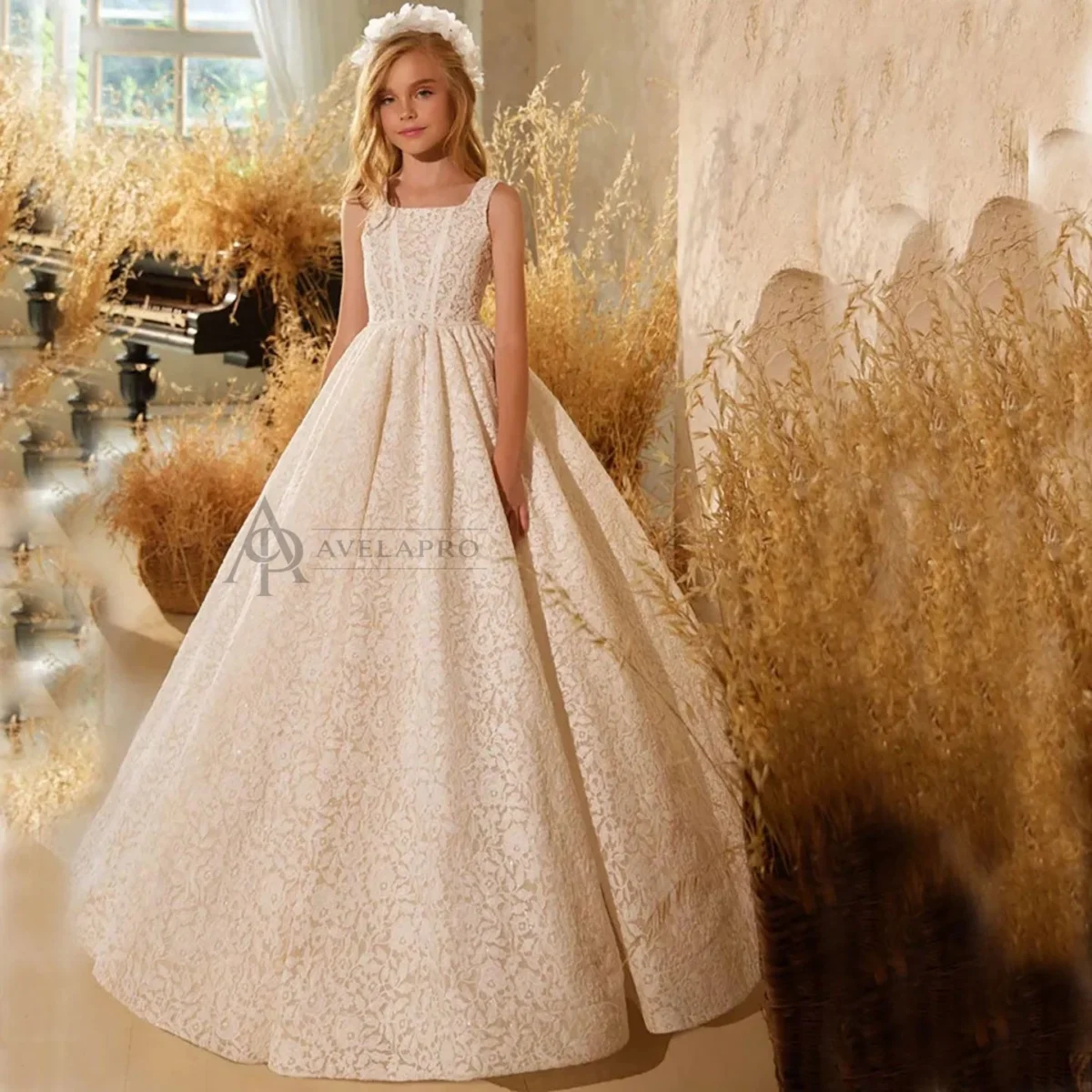 Elegant Ivory Flower Girl Dress Appliques Lace Princess Gown