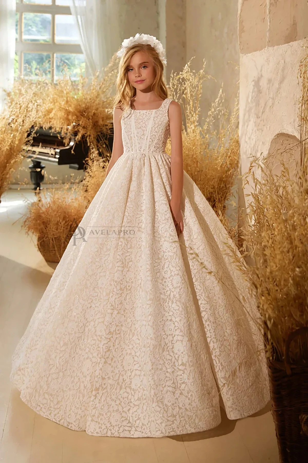 Elegant Ivory Flower Girl Dress Appliques Lace Princess Gown