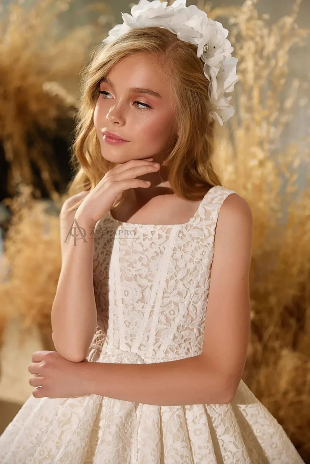 Elegant Ivory Flower Girl Dress Appliques Lace Princess Gown