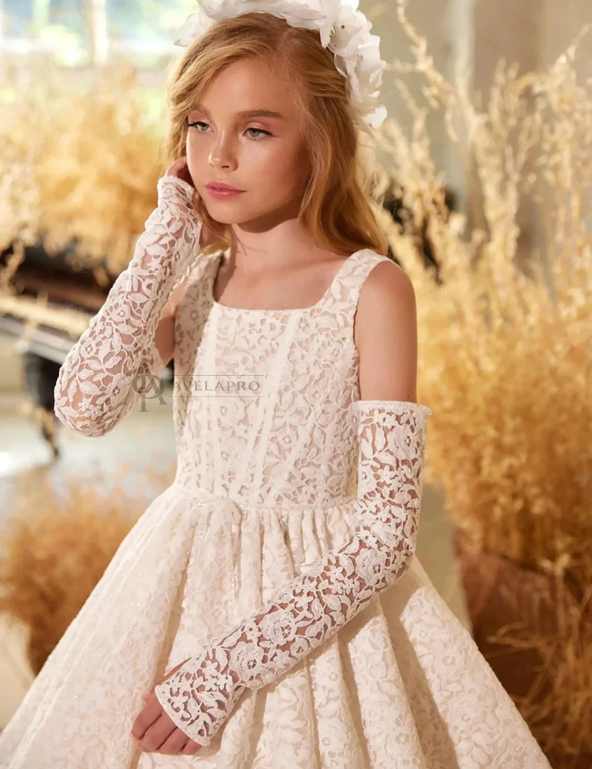 Elegant Ivory Flower Girl Dress Appliques Lace Princess Gown