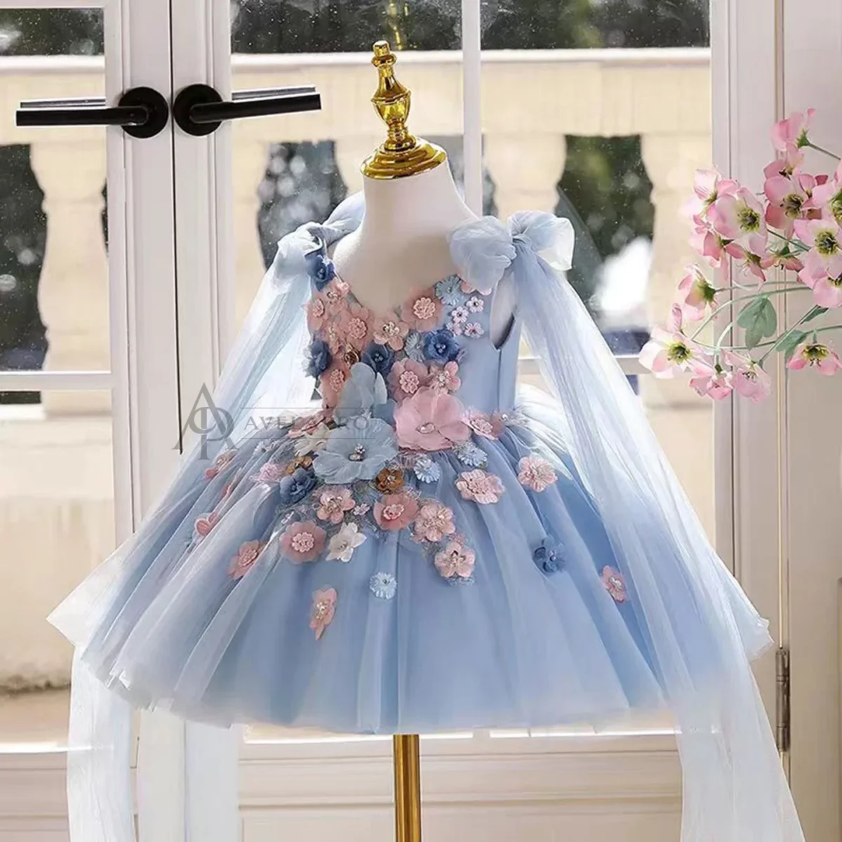 Elegant V-Neck Applique Tulle Flower Girl Dress Cap Sleeve