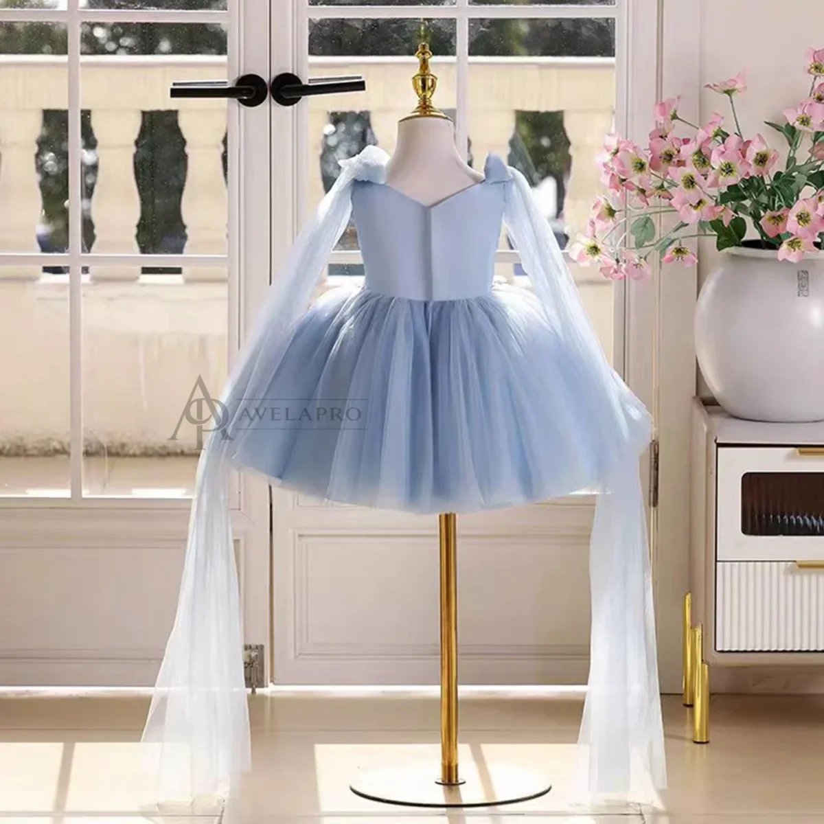 Elegant V-Neck Applique Tulle Flower Girl Dress Cap Sleeve