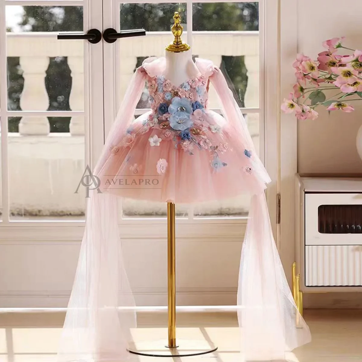 Elegant V-Neck Applique Tulle Flower Girl Dress Cap Sleeve