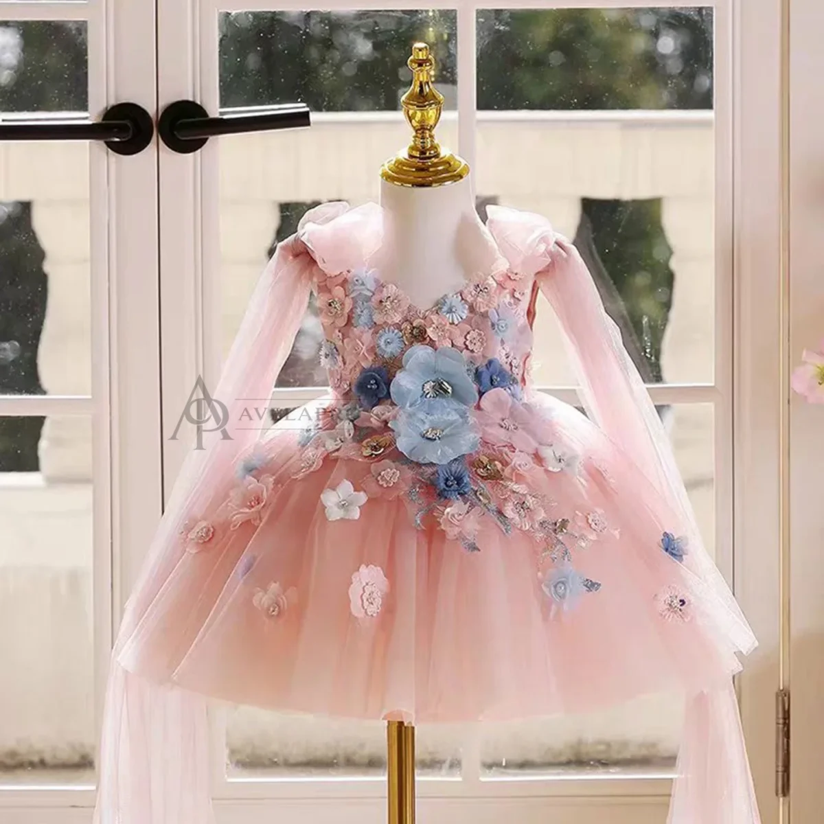 Elegant V-Neck Applique Tulle Flower Girl Dress Cap Sleeve