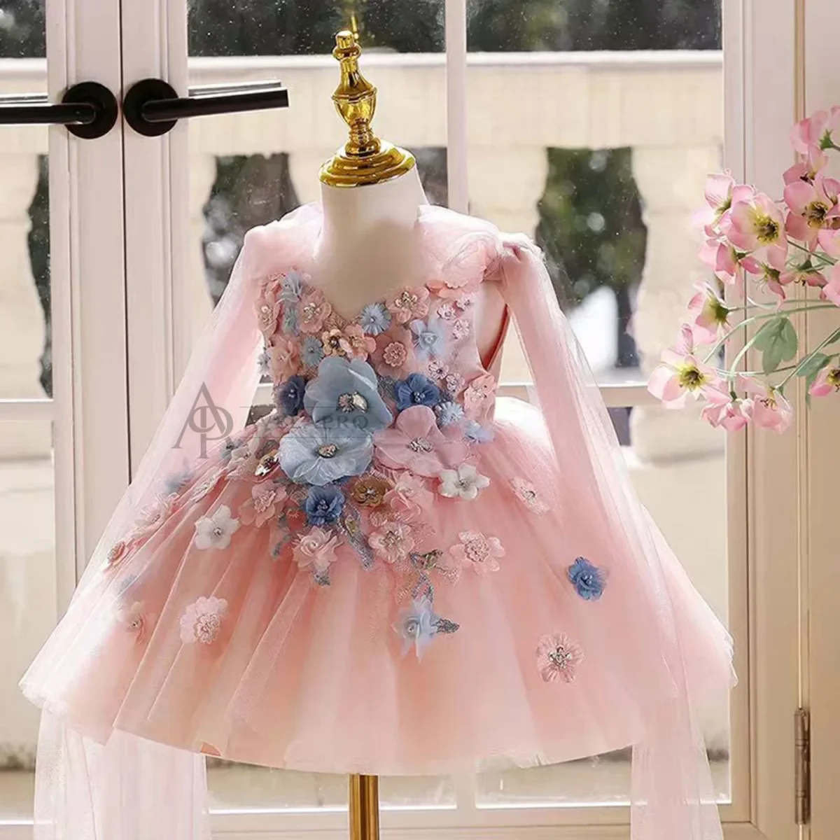 Elegant V-Neck Applique Tulle Flower Girl Dress Cap Sleeve