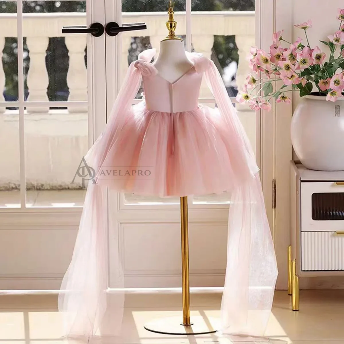 Elegant V-Neck Applique Tulle Flower Girl Dress Cap Sleeve