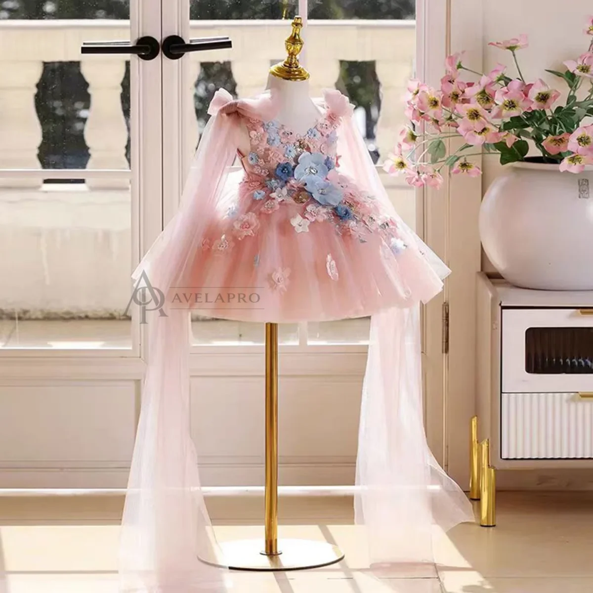 Elegant V-Neck Applique Tulle Flower Girl Dress Cap Sleeve