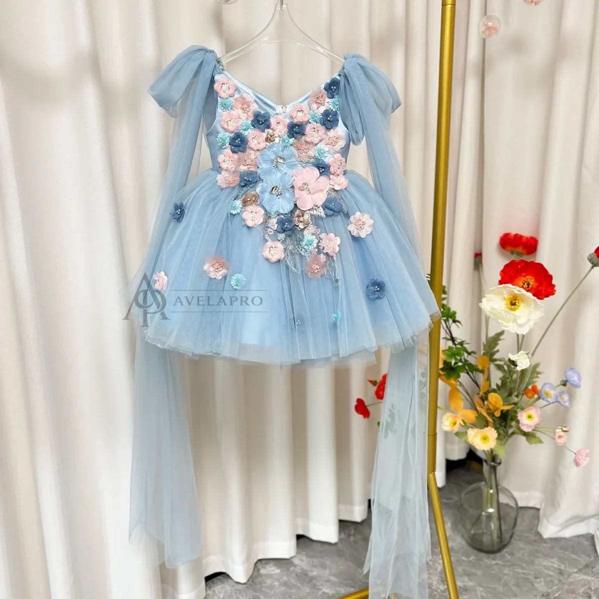 Elegant V-Neck Applique Tulle Flower Girl Dress Cap Sleeve